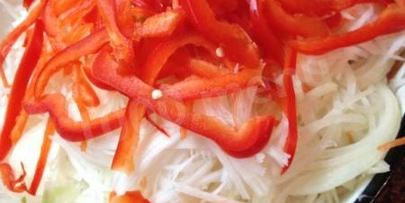 салат радужный из свежих овощей для раздельного питания