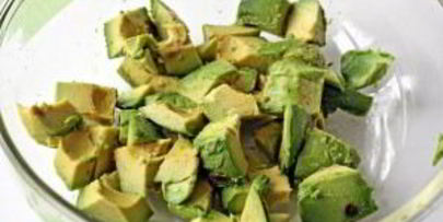 салат с авокадо и моцареллой