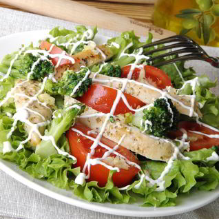 Салат с брокколи и курицей