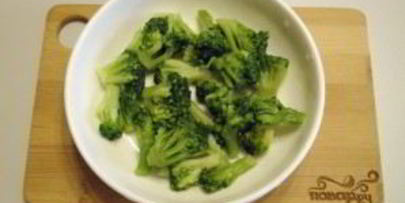 салат с брокколи и курицей