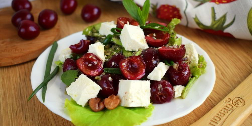 Рецепт салат с черешней и сыром