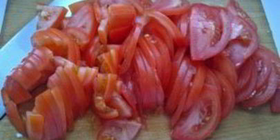 салат с кальмарами и солеными огурцами