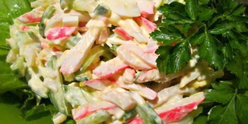 Рецепт салат с кальмарами, крабовыми палочками и яйцом