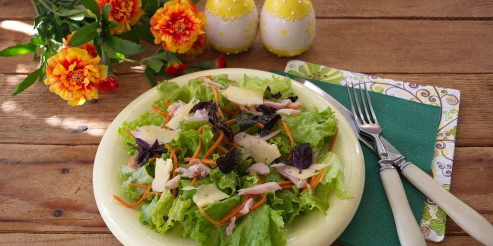 Рецепт салата с копченого курицея и корейского морковкого