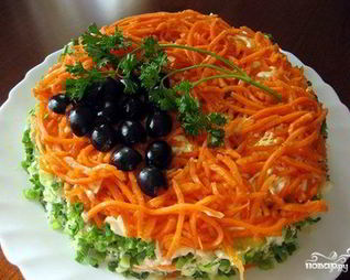 Салат с корейской морковкой и колбасой