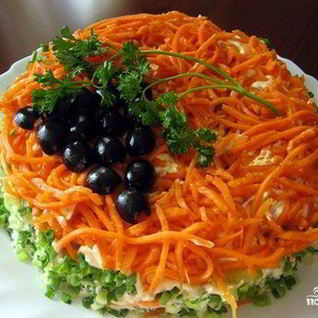 Салат с корейской морковкой и колбасой