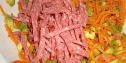 салат с корейской морковкой и колбасой