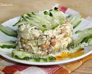 Салат с курицей и фасолью