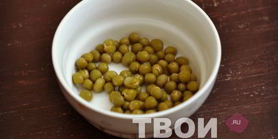 салат с курицей и горошком