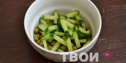 салат с курицей и горошком