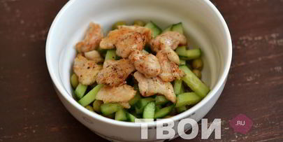 салат с курицей и горошком