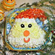 Рецепт Салат с курицей и грибами Дед Мороз