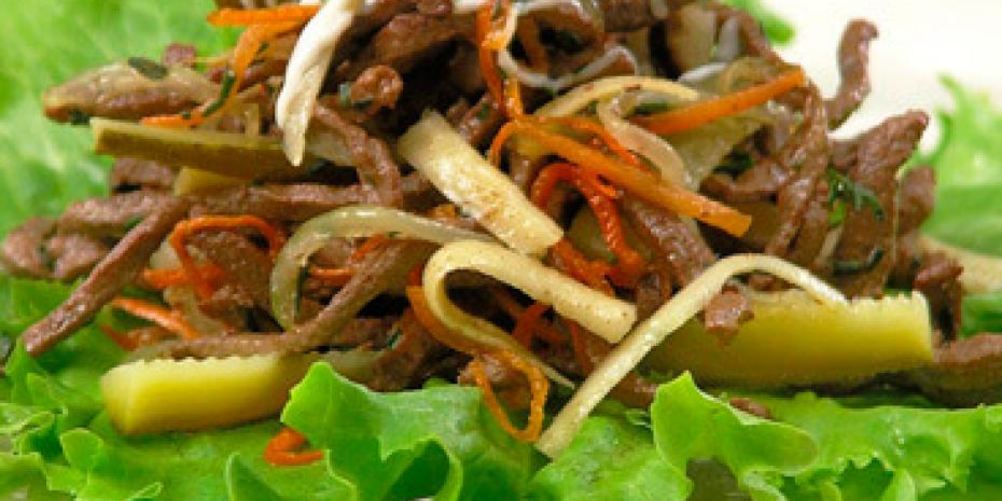 Рецепт салат с печенью и солеными огурцами