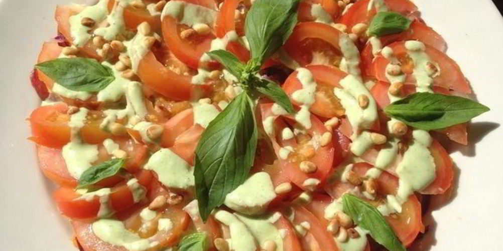 Рецепт салат с персиками и помидорами