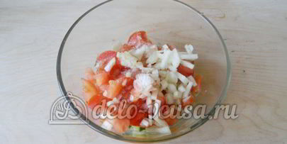 салат с редиской, огурцом и помидором