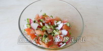салат с редиской, огурцом и помидором