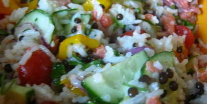 салат с рисом, семгой и овощами