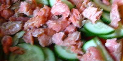 салат с рисом, семгой и овощами