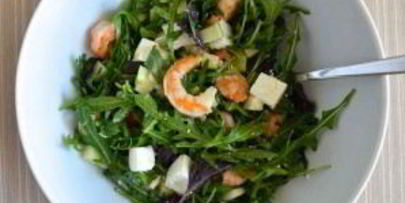 салат с руколой и креветками