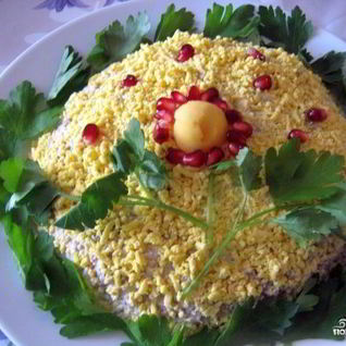 Салат с рыбой и рисом