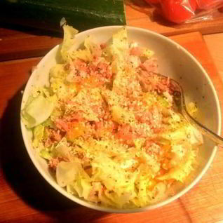 Салат с тунцом и кунжутом