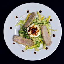 Рецепт Салат с тунцом в хрустящей корочке и сладким перцем