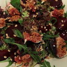 Рецепт Салат со свеклой, инжиром и кедровыми орешками