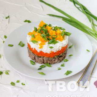 Слоеный салат с говяжьей печенью