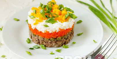 слоеный салат с говяжьей печенью