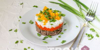 слоеный салат с говяжьей печенью