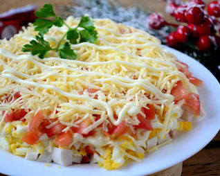 Слоеный салат с крабовыми палочками