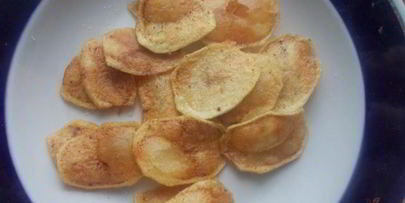 слоеный салат с курицей и чипсами в пикантной заправке