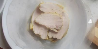 слоеный салат с курицей и чипсами в пикантной заправке