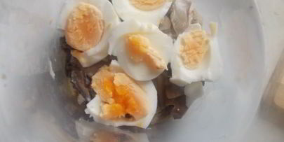 слоеный салат с курицей и чипсами в пикантной заправке