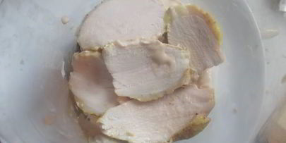 слоеный салат с курицей и чипсами в пикантной заправке