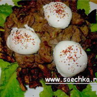 Теплый салат с куриной печенью