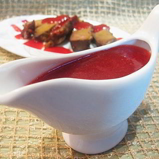 Брусничный соус на коньяке с анисом