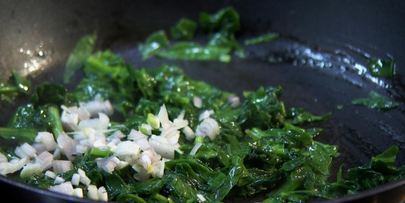 йогуртовый соус со шпинатом