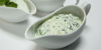 йогуртовый соус со шпинатом