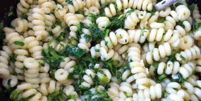 лимонная паста с козьим сыром и шпинатом