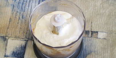 соус из сыра с плесенью и хурмой