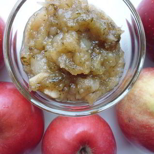 Яблочный соус чатни с сухим тимьяном