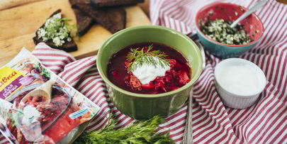 борщ из говядины с гренками из бородинского хлеба со смальцем