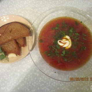 Борщ с чесночными гренками