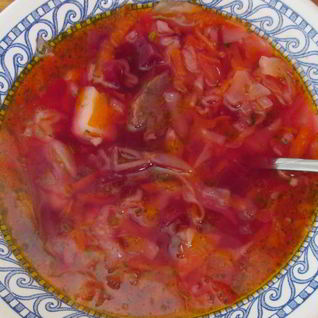 Борщ с тушенкой и помидорами