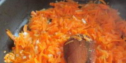 борщ с тушенкой и помидорами