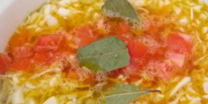 борщ с тушенкой и помидорами