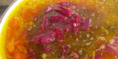 борщ с тушенкой и помидорами