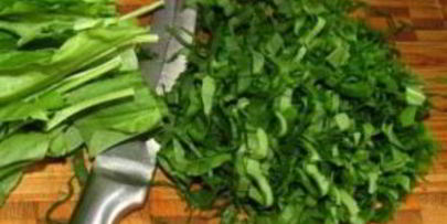 борщ со щавелем и свеклой