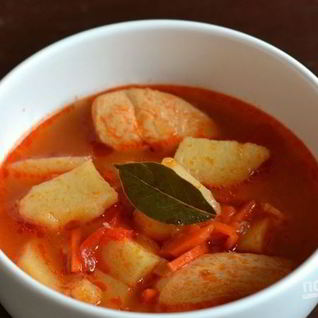 Красный борщ с курицей